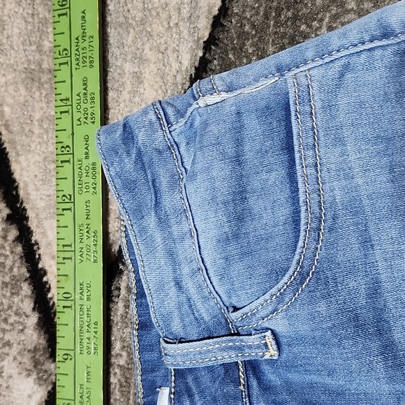 KANCAN LOS ANGELES HIGH-WAISTED RAW-EDGE ZIP-FLY DENIM JEAN SHORTS - Picture 4 of 12